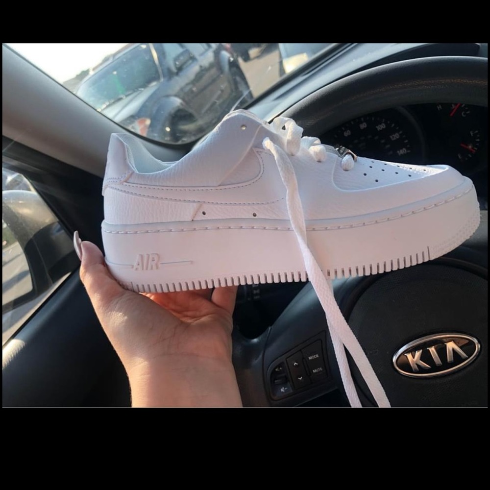 NIKE